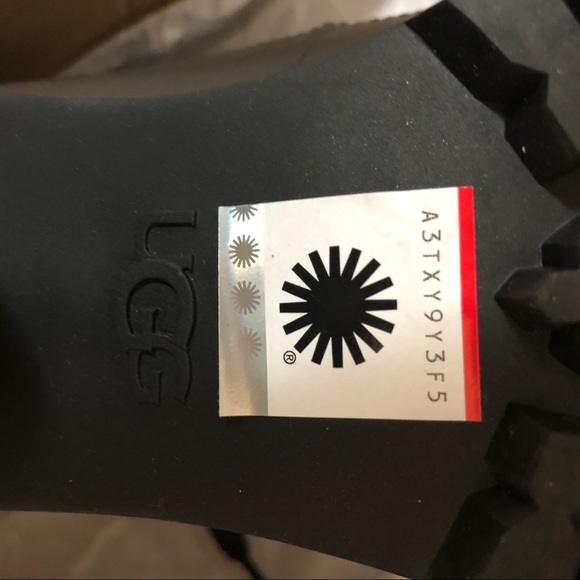 NWT UGG Redwood Boots - Picture 7 of 8